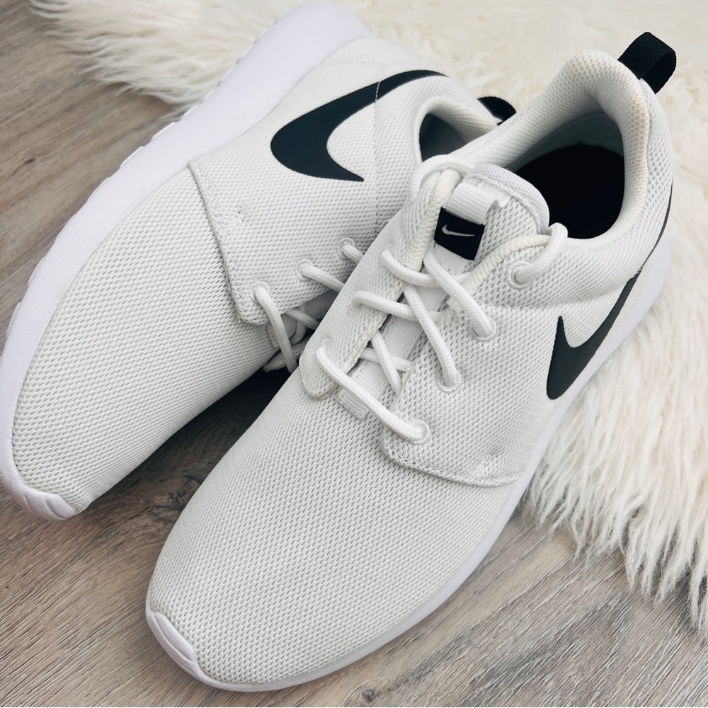 NWT Nike Roshe One Women’s Shoes - Picture 4 of 9